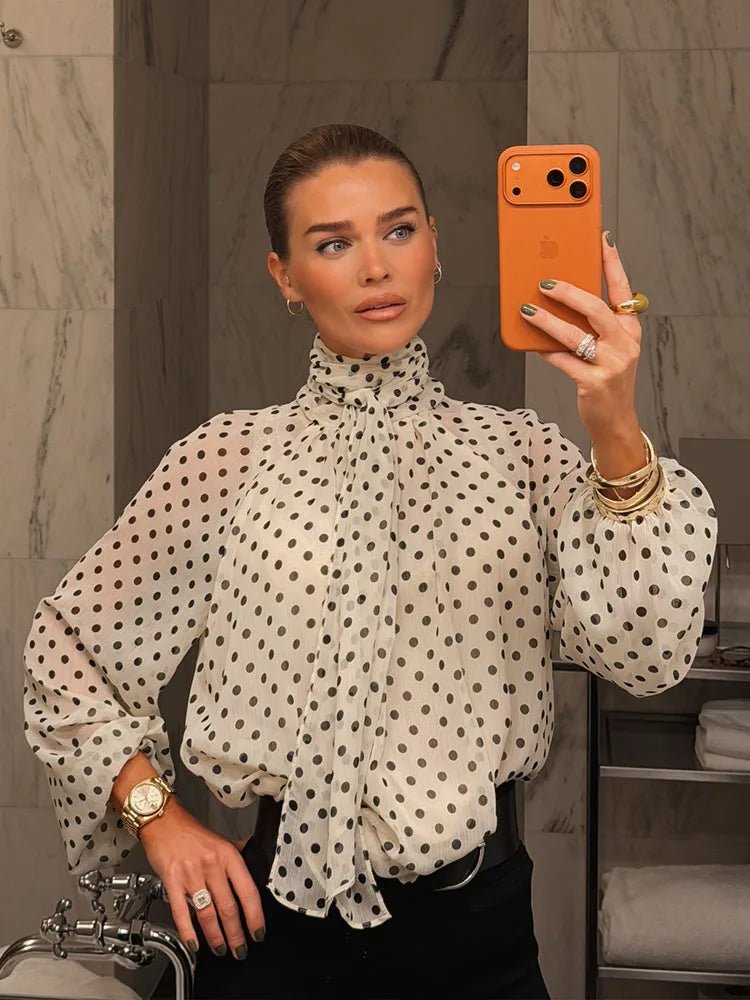 Sofia hoge kraag stippenblouse