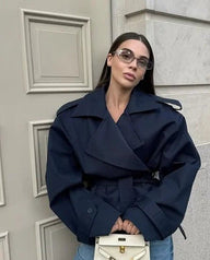 Trench-coat court Hailey