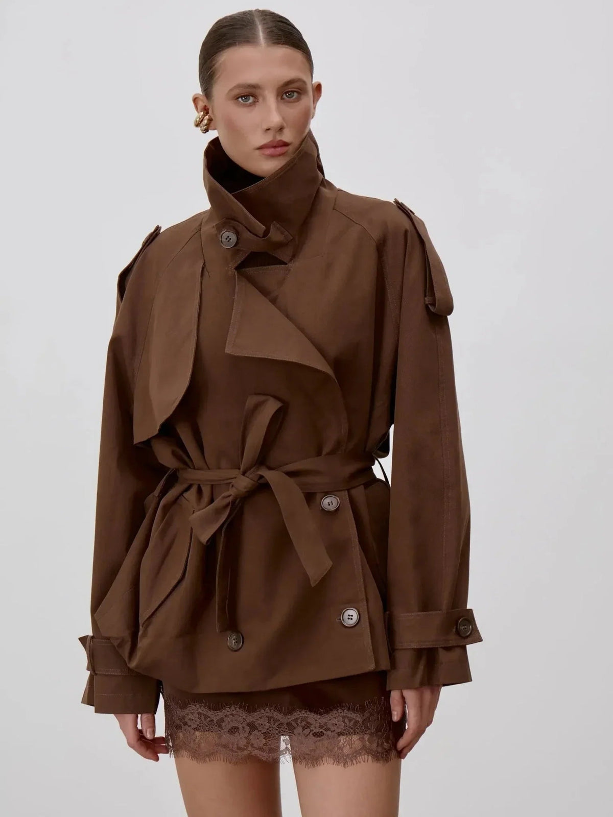 Sonia Trenchcoat met Vetersluiting en Opstaande Kraag