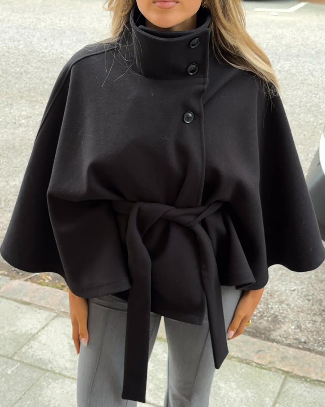 Arianne Elegante Hoge Hals Ceintuur Cape Jas