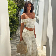 Maisie off-shoulder crop top en rok set