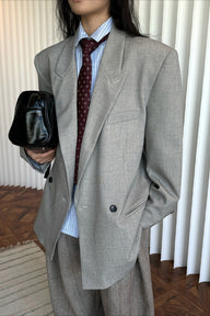 Akira Blazer met Gestructureerde Schouders