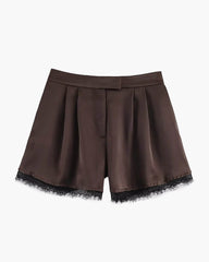 Xylia Satijnen Mini Shorts met Kantafwerking